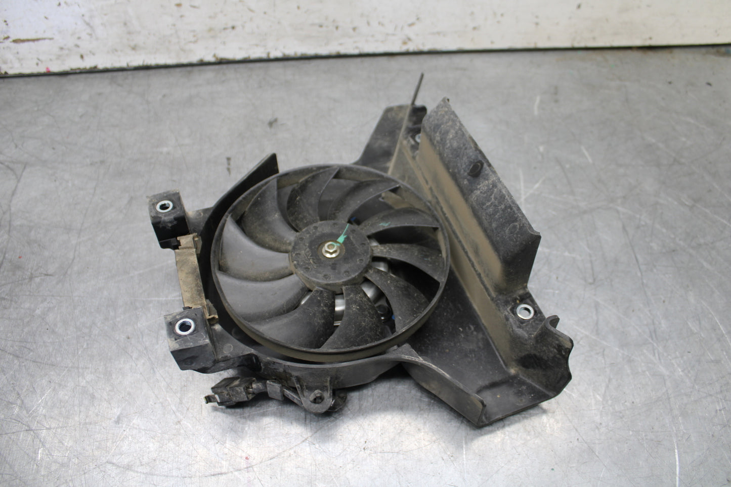 19-22 KAWASAKI Z400 ENGINE RADIATOR COOLING FAN BB708