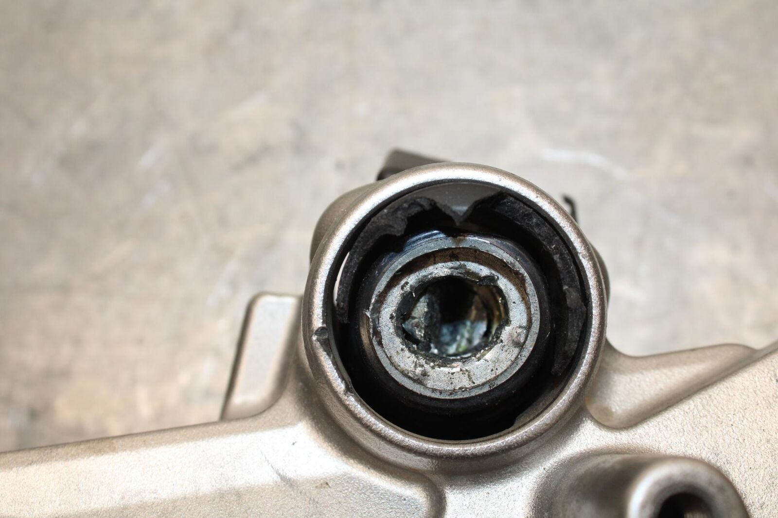 2006 Kawasaki Ninja 650R  FORKS UPPER TRIPLE TREE CLAMP 44039-0033-793 BB446