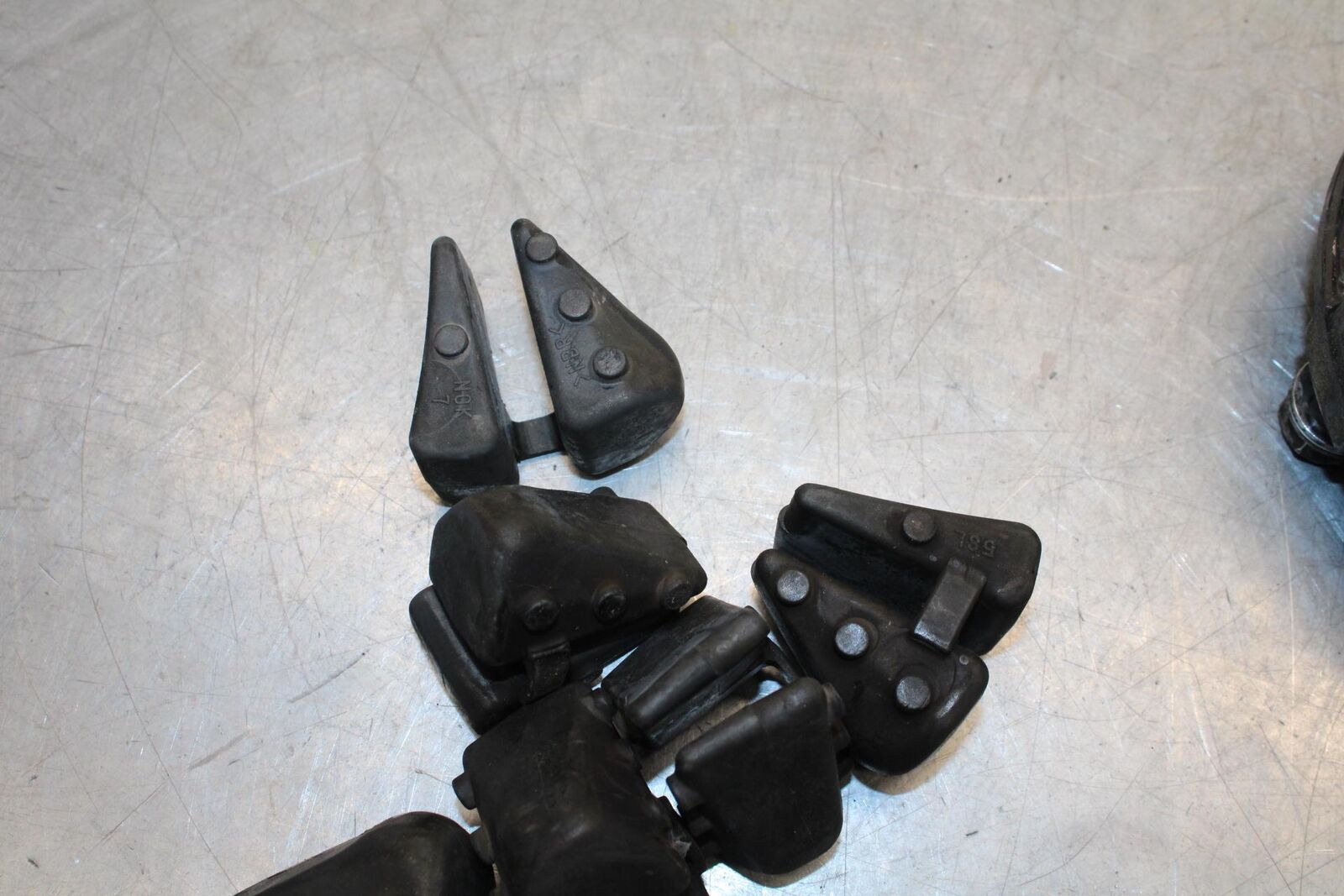 2005 Yamaha YZF R6 REAR HUB SHOCK DAMPERS CUSH ABSORBERS 5SL-25364-00-00 BB62