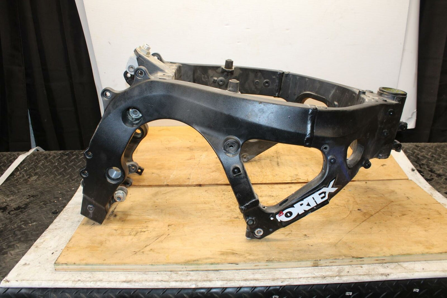 11-13 SUZUKI GSXR600 FRAME CHASSIS BB330