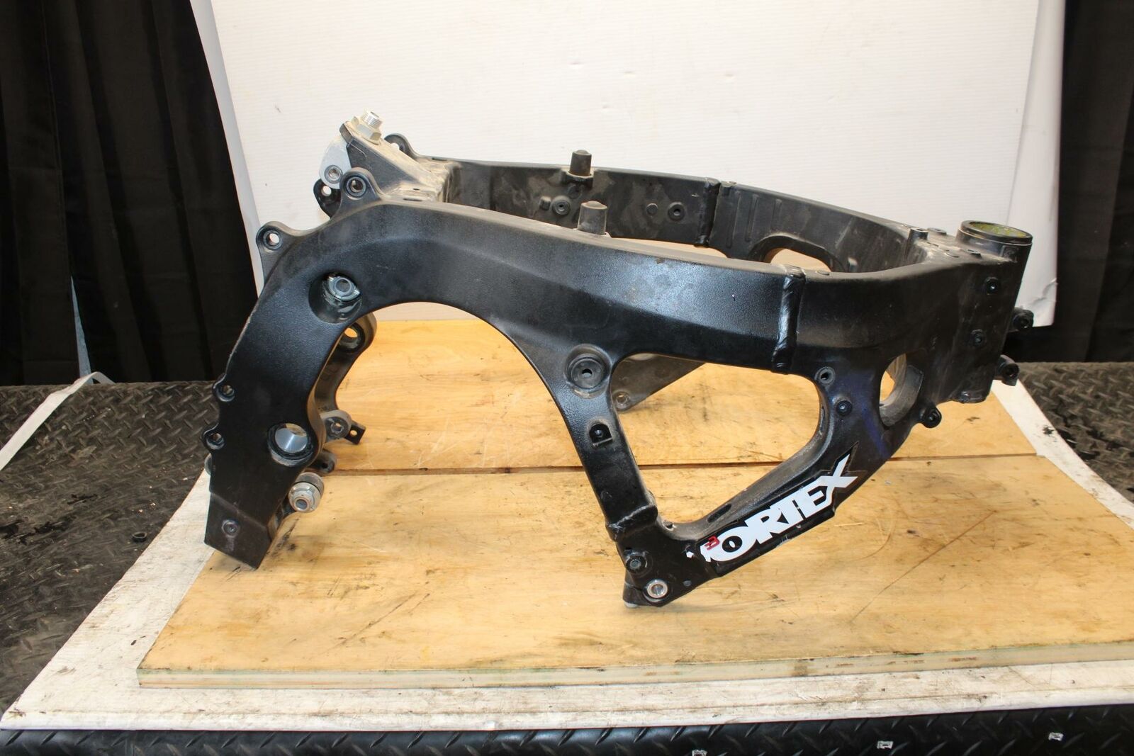 11-13 SUZUKI GSXR600 FRAME CHASSIS BB330