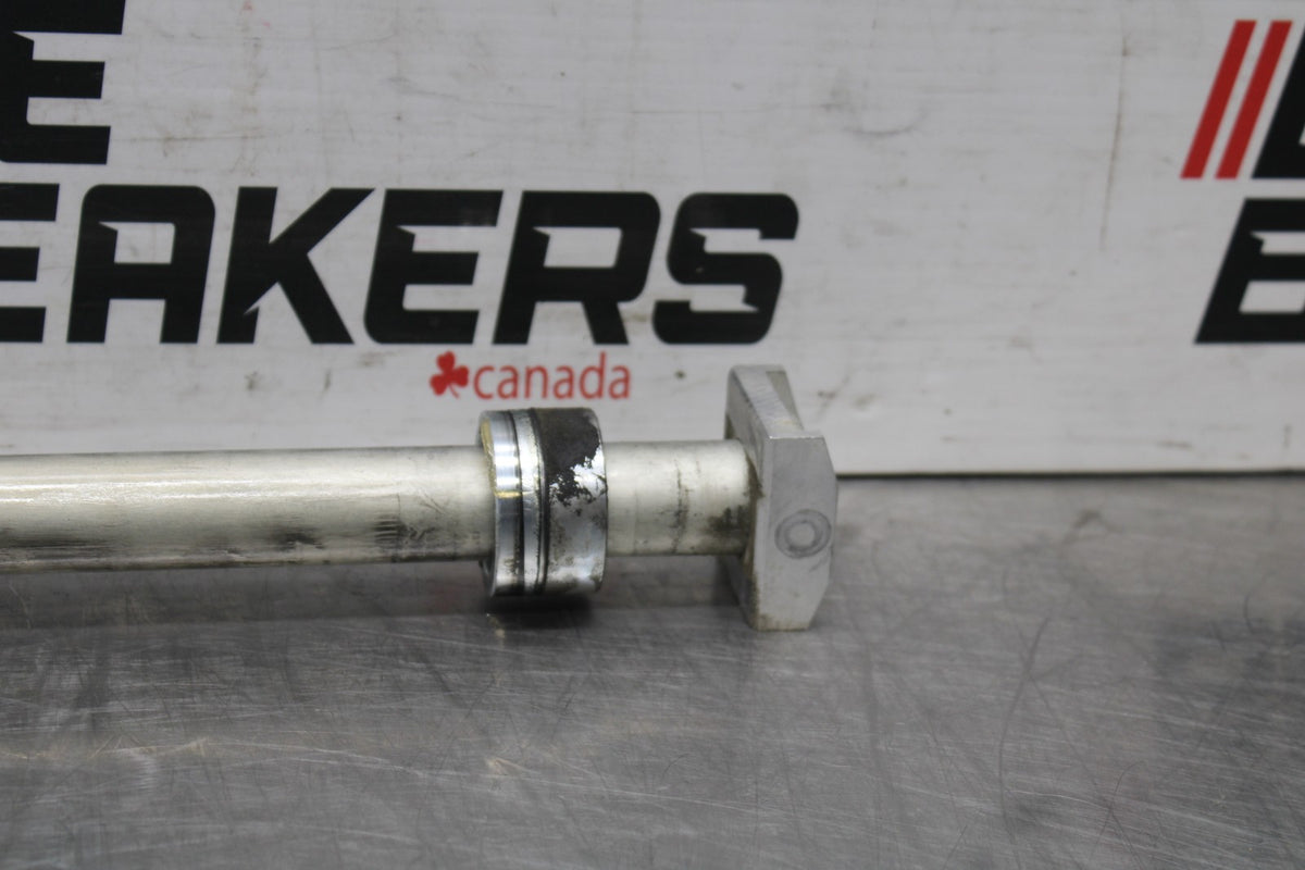 24-25 KAWASAKI NINJA ZX6R REAR AXLE BACK WHEEL RIM PIVOT BOLT AXEL BB939