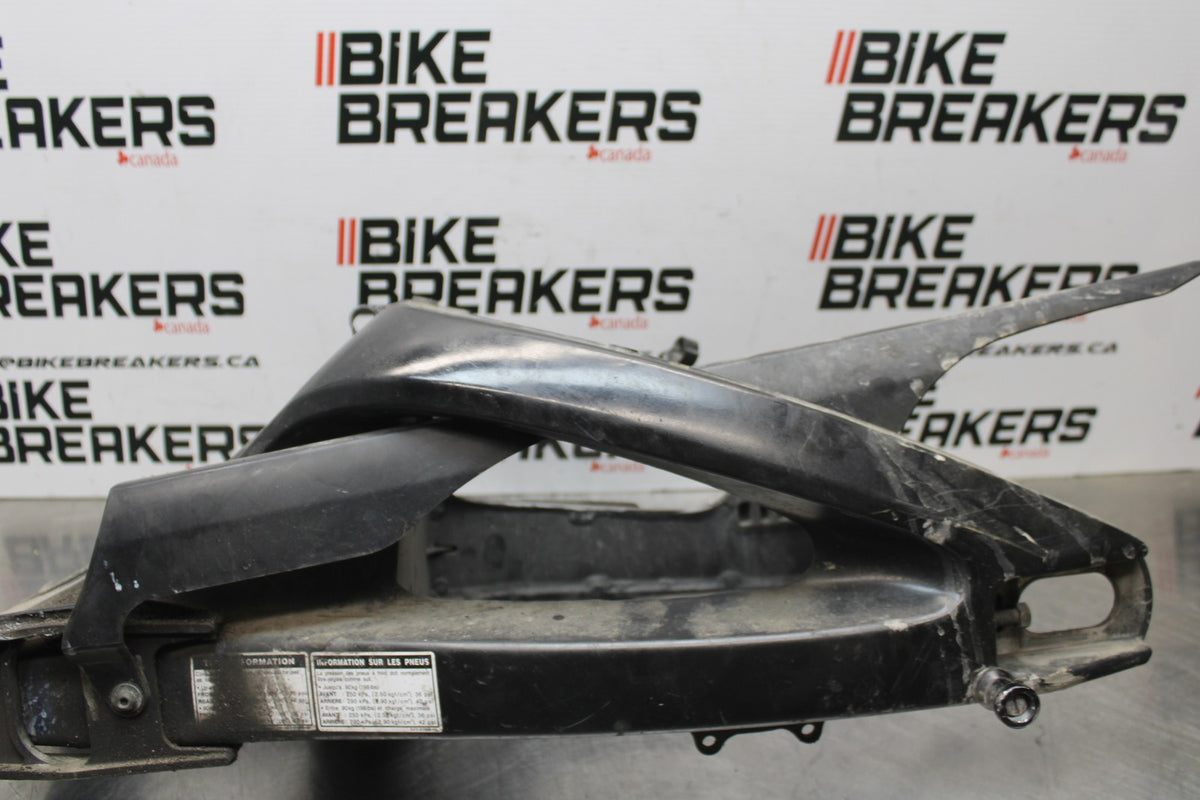 05 YAMAHA YZF R6 REAR SWINGARM BACK SUSPENSION SWING ARM BB814