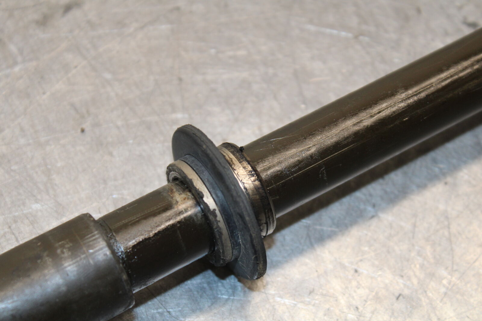 04-06 YAMAHA YZF R1 FRONT WHEEL RIM AXLE PIVOT BOLT 2C0-25181-00-00 BB659
