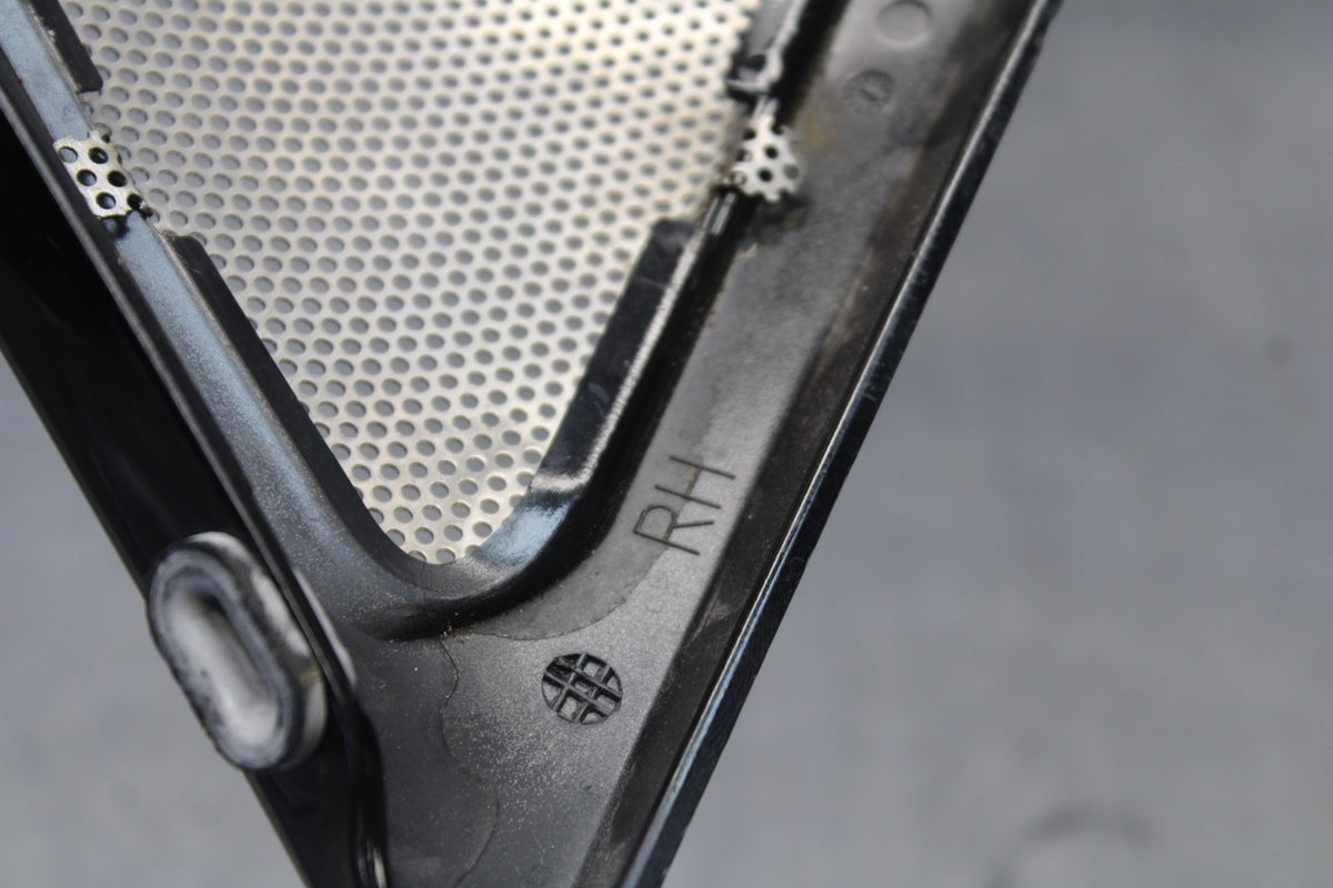 09-17 HARLEY-DAVIDSON V-ROD RIGHT FRAME COVER COWL BB886