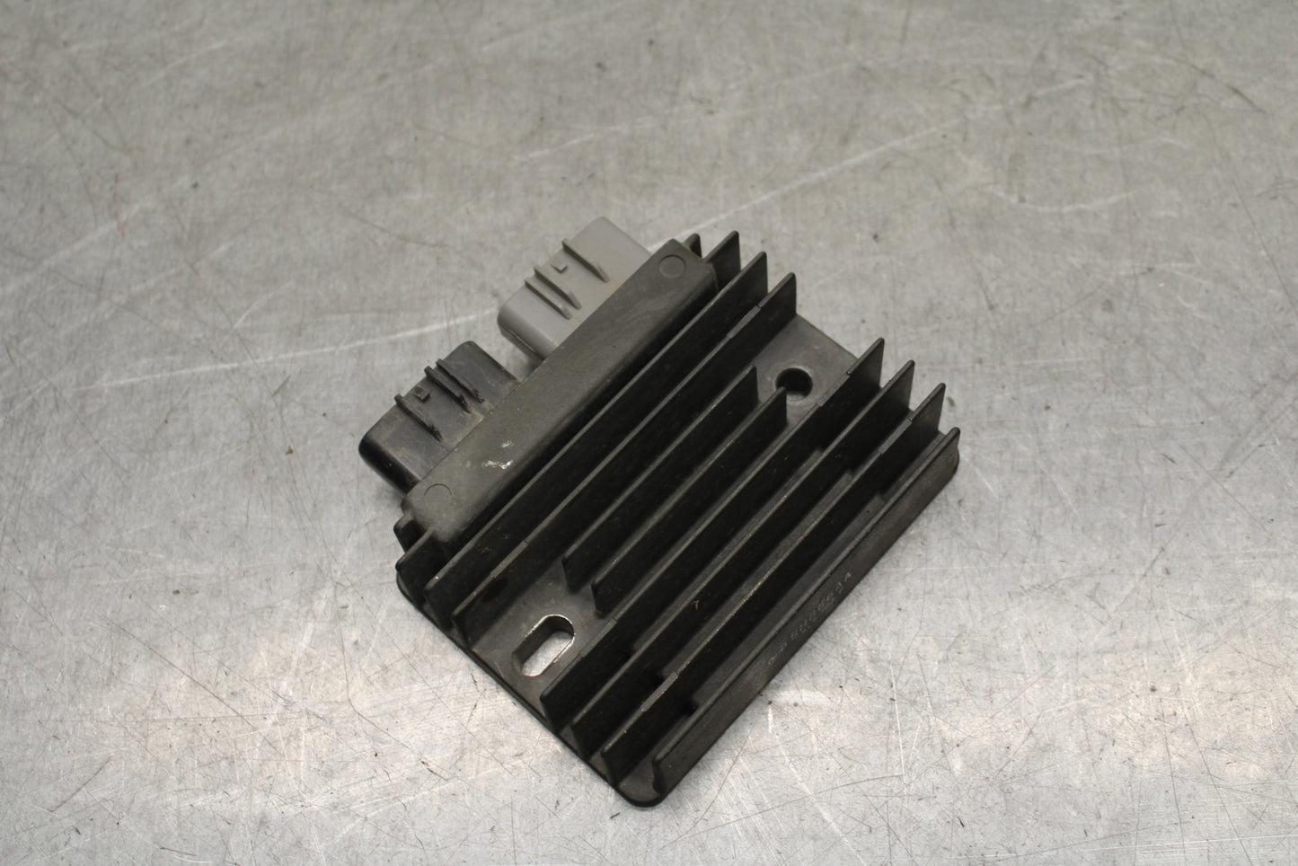 16 KAWASAKI NINJA ZX10R RECTIFIER VOLTAGE REGULATOR 21066-0748  BB650