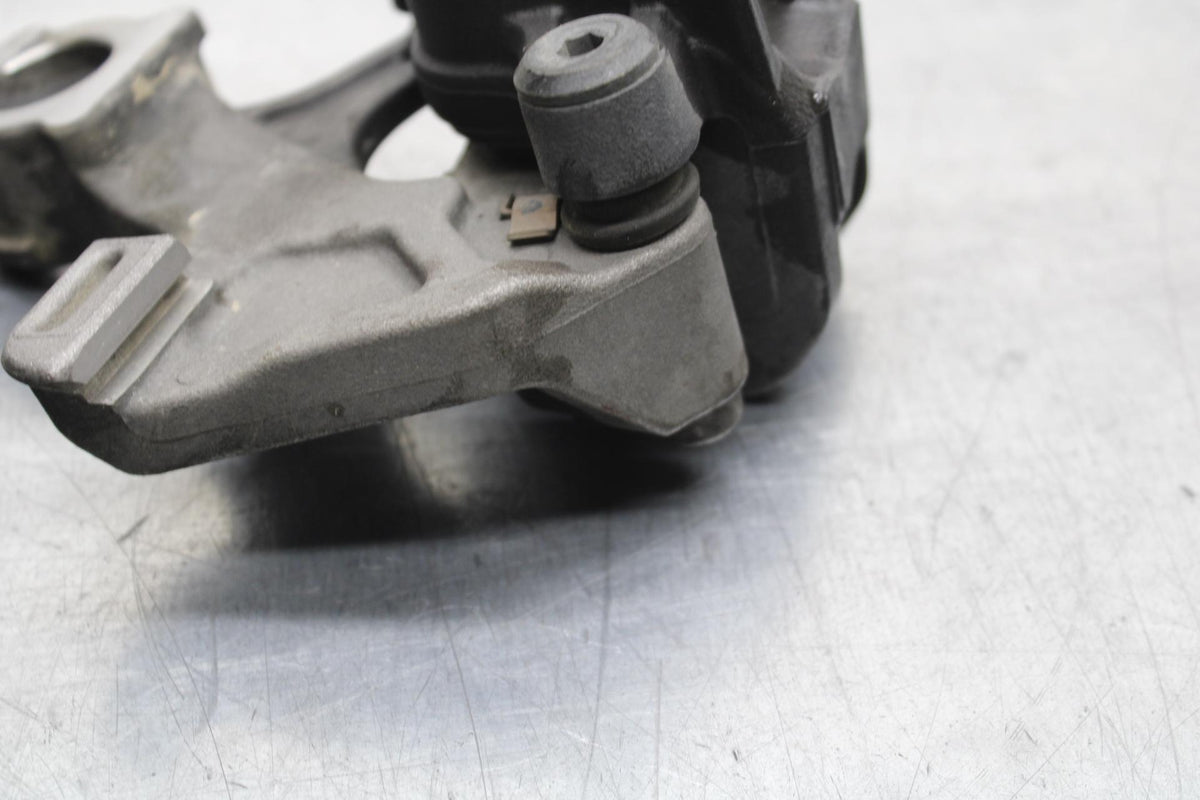 2017 Suzuki GSXR600 REAR BRAKE CALIPER W MOUNT BRACKET 69100-47H10-999 BB598