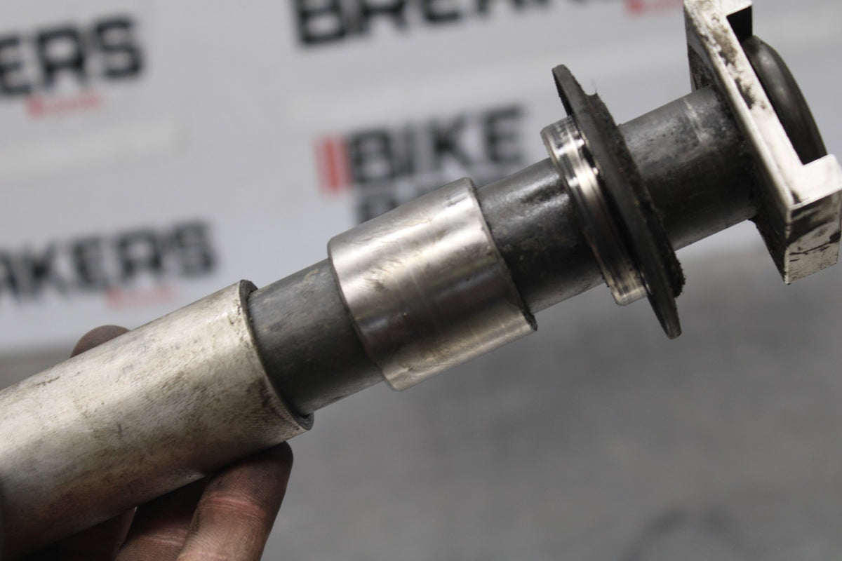 03 YAMAHA YZF R1 REAR AXLE BACK WHEEL RIM PIVOT BOLT AXEL BB895