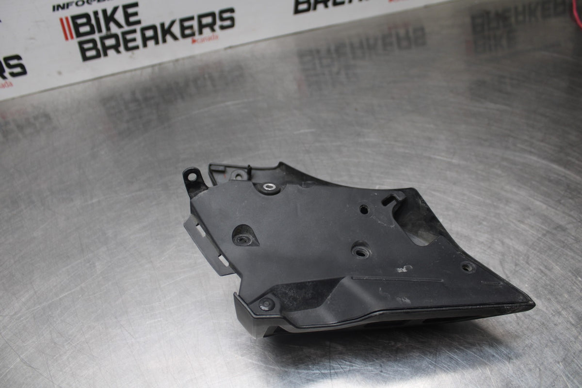 14-17 YAMAHA FZ09 RIGHT LOWER MID UPPER SIDE FAIRING COWL BB111
