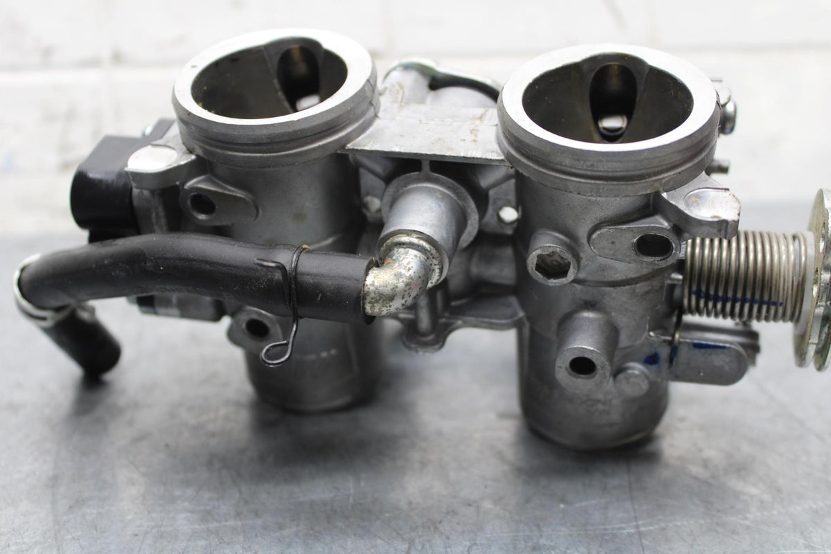 19 YAMAHA YZF R3 MAIN FUEL INJECTORS / THROTTLE BODIES BB56