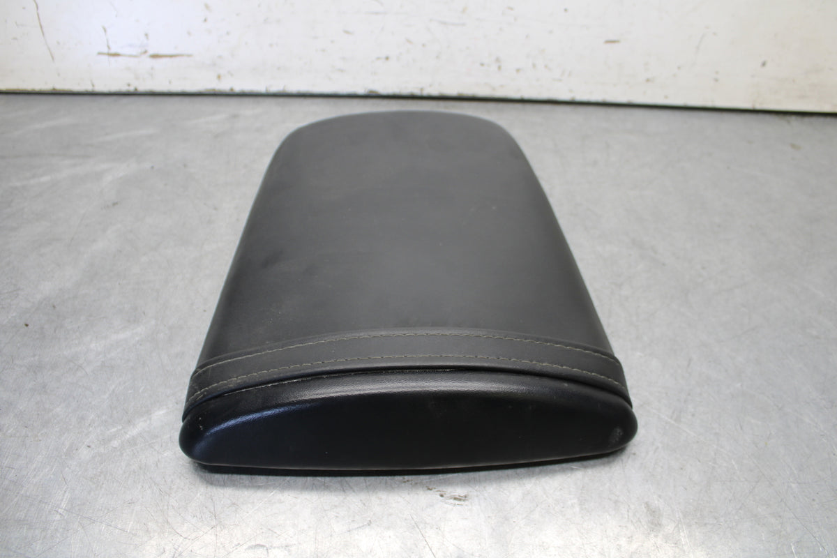 05-06 HONDA CBR600RR REAR BACK PASSENGER TANDEM SEAT PAD SADDLE PILLION BB655
