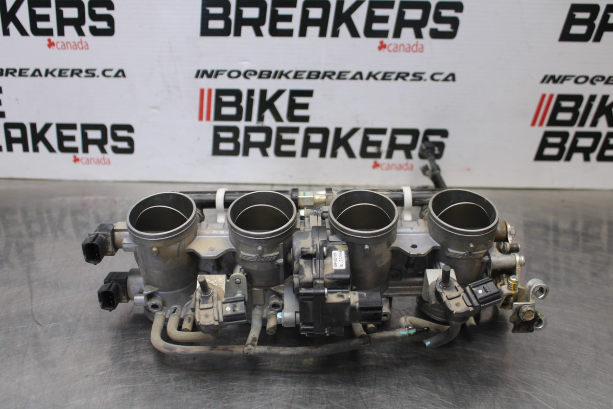 24-25 KAWASAKI NINJA ZX6R MAIN FUEL INJECTORS / THROTTLE BODIES BB785