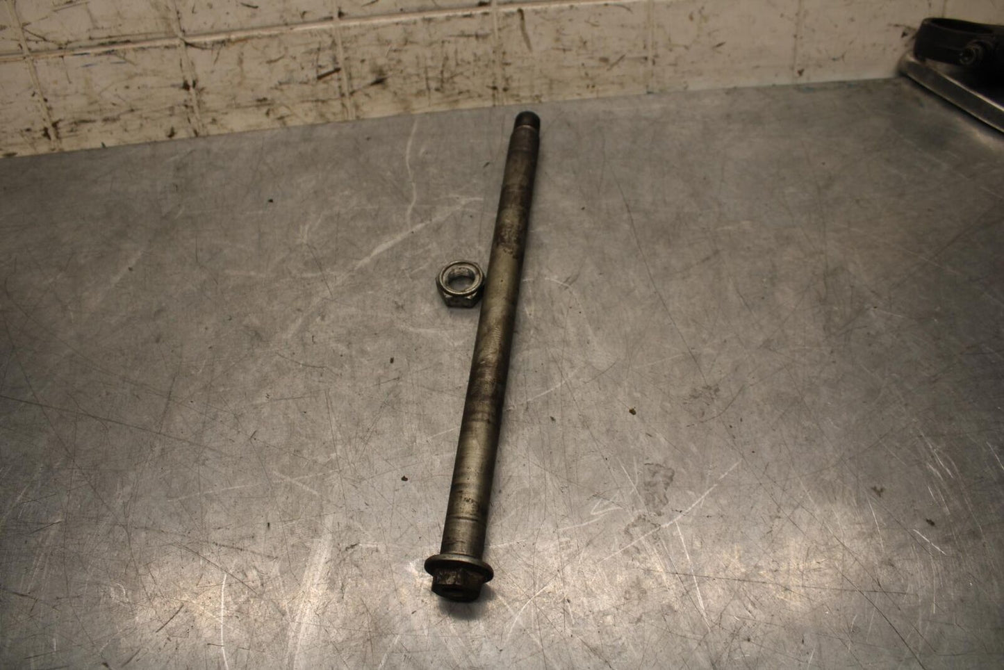 2006 Honda CBR600F4i REAR AXLE BACK WHEEL RIM PIVOT BOLT AXEL BB567