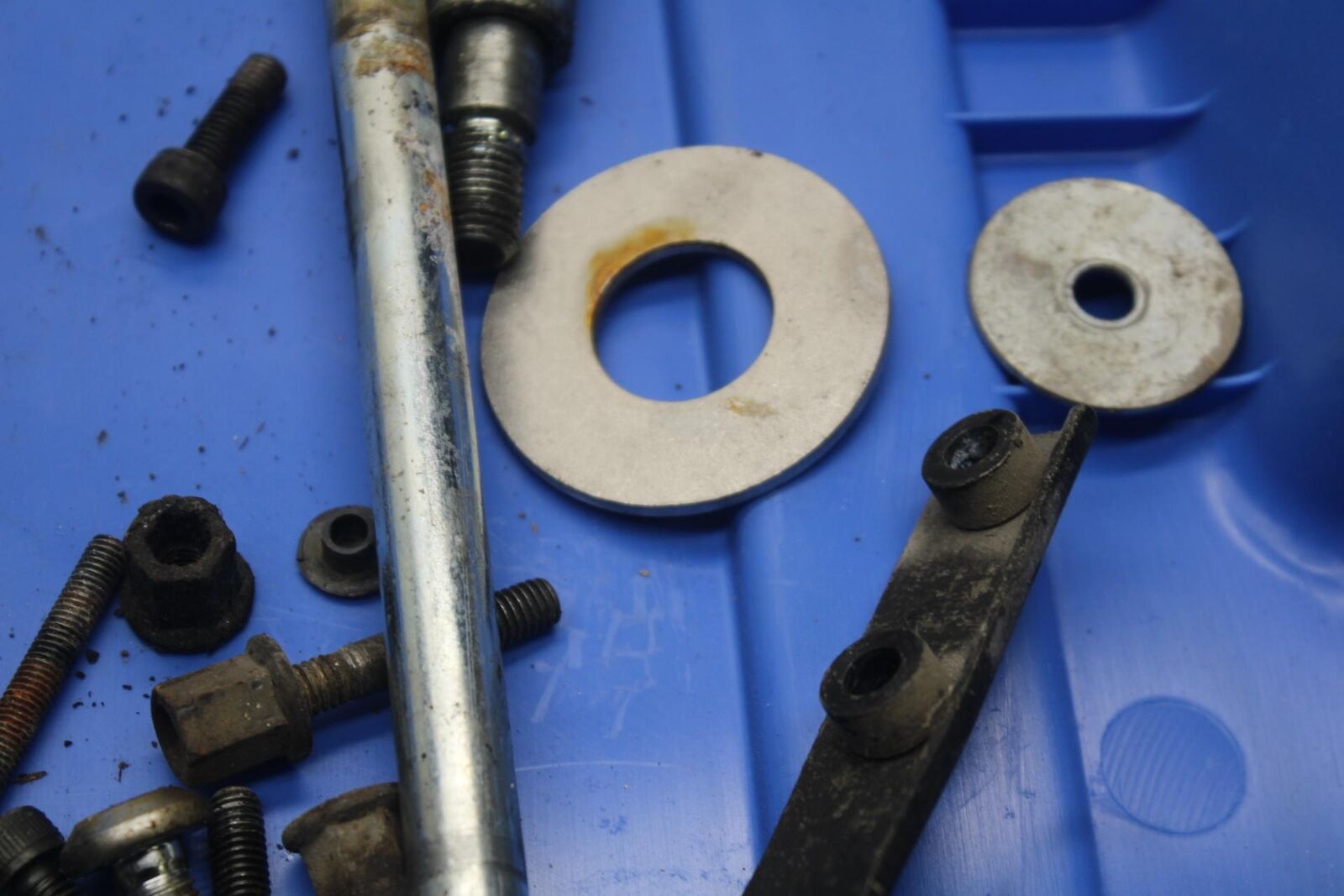 1988 Yamaha FZ600 MISCELLANEOUS BOLTS HARDWARE MOTOR SCREWS BB601