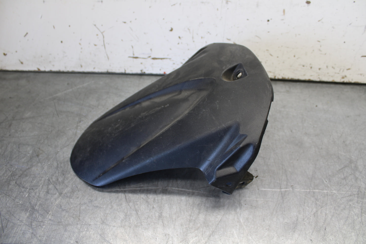 11-24 SUZUKI GSXR  600 750 REAR BACK WHEEL TIRE HUGGER FENDER BB95