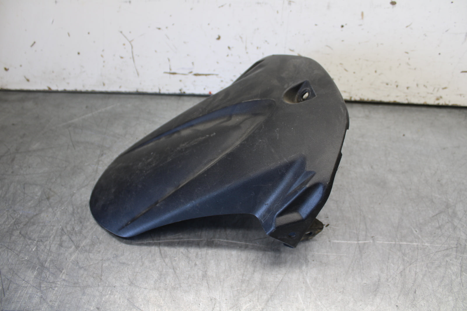 11-24 SUZUKI GSXR  600 750 REAR BACK WHEEL TIRE HUGGER FENDER BB95
