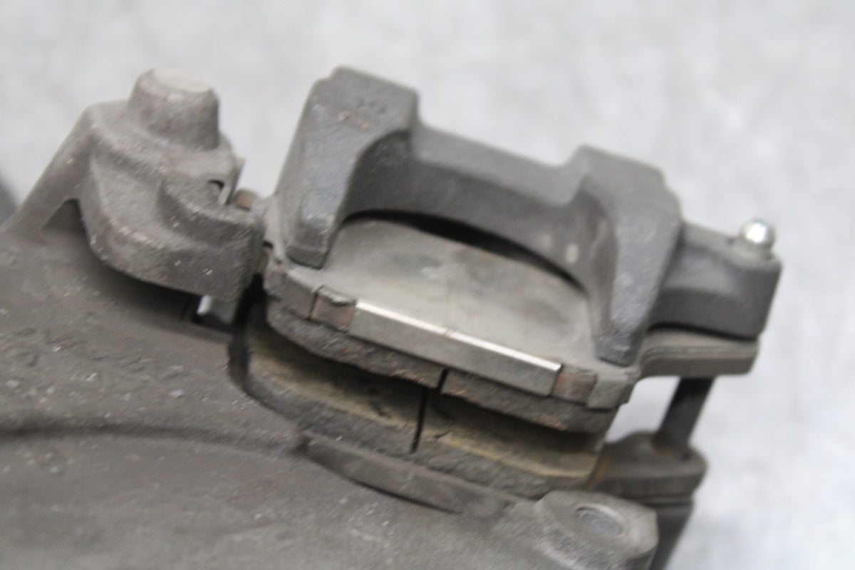 09-15 YAMAHA FZ6R REAR BACK BRAKE CALIPER W MOUNT BRACKET 20S-2580W-10-00 BB719
