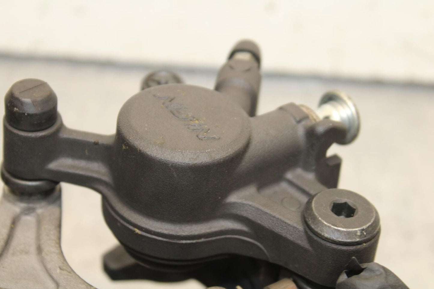 2011 Suzuki GSXR1000 REAR BACK BRAKE CALIPER W MOUNT BRACKET BB96