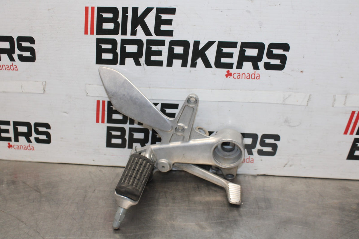 98-05 HONDA SUPER HAWK 1000 VTR1000F RIGHT REARSET DRIVER FOOT PEG BB924