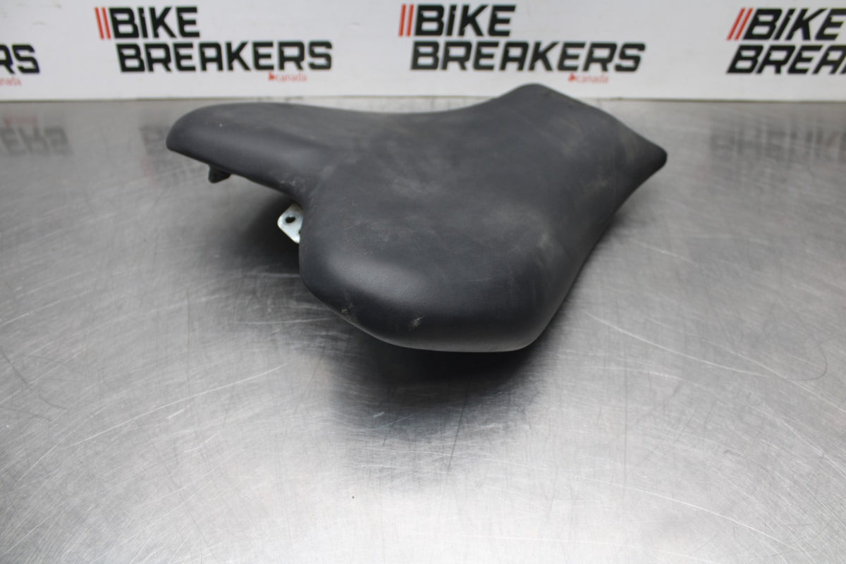 22-25 YAMAHA YZF R7 FRONT DRIVERS SEAT PAD SADDLE PILLION BB850