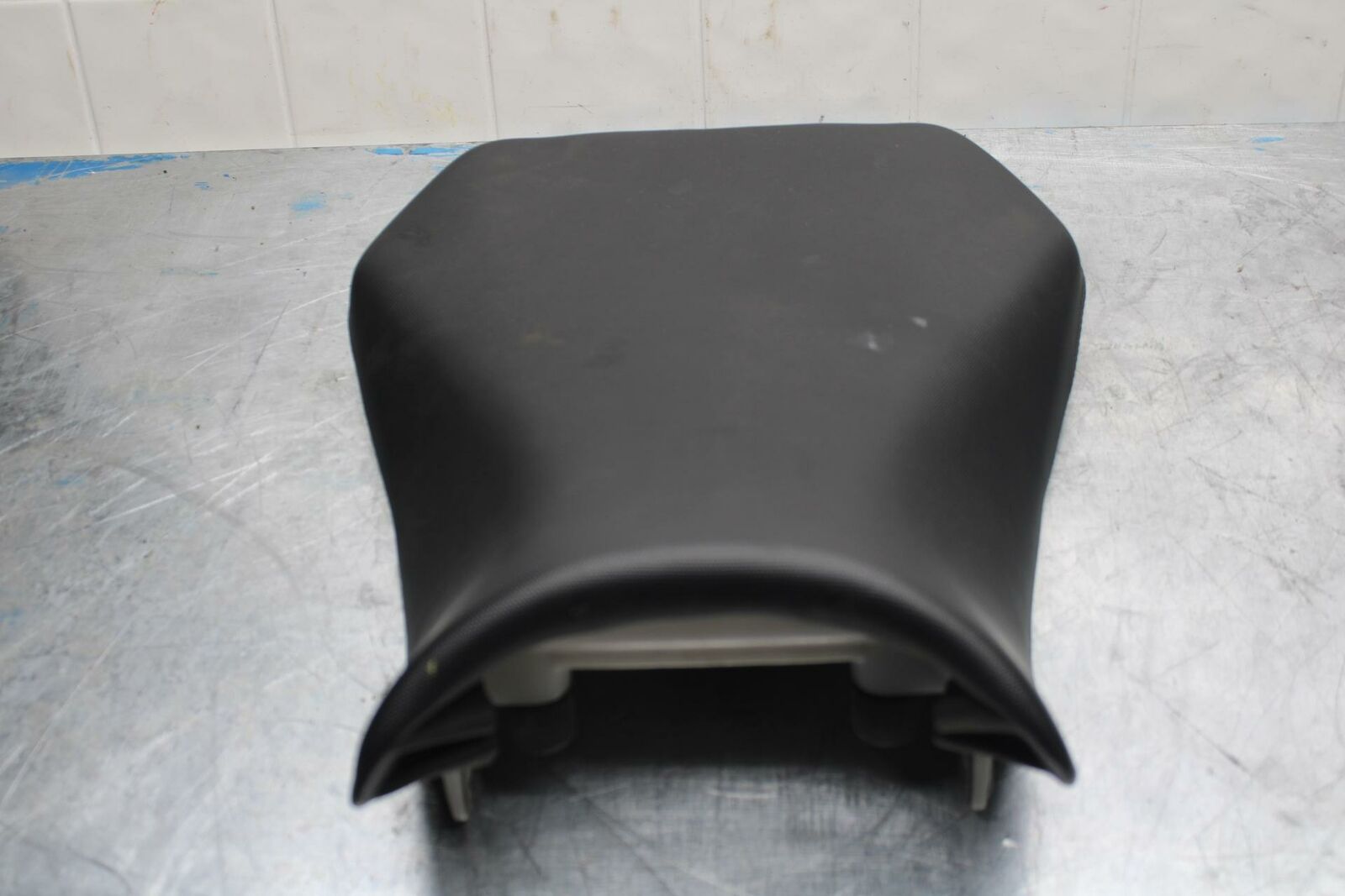 11-13 SUZUKI GSXR600 FRONT DRIVERS SEAT PAD SADDLE PILLION BB294