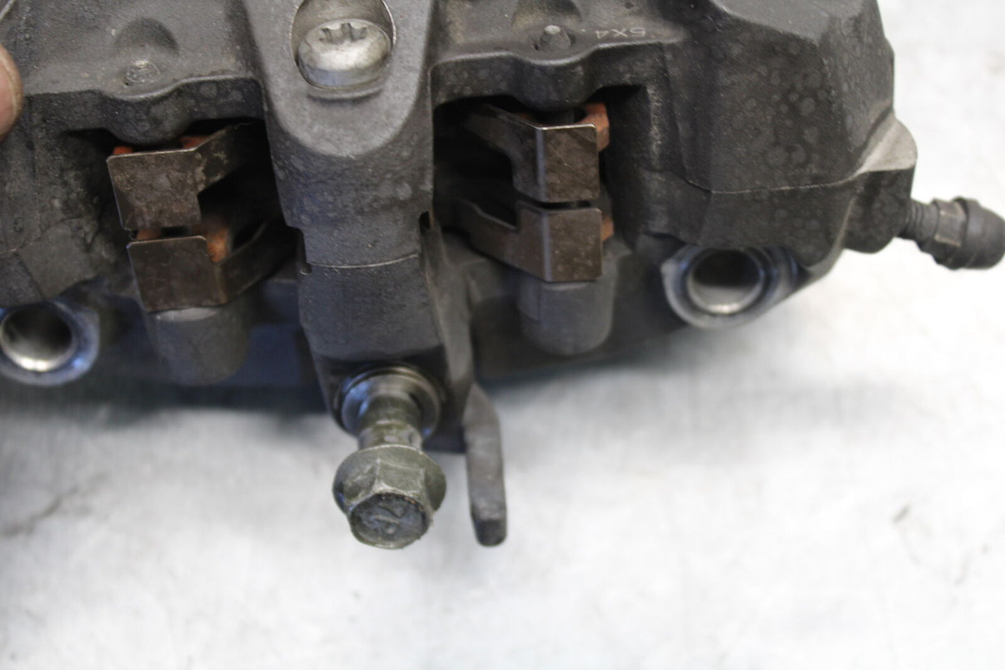 05-06 SUZUKI GSXR1000 RIGHT LEFT FRONT BRAKE CALIPER SET PAIR CALIPERS BB663