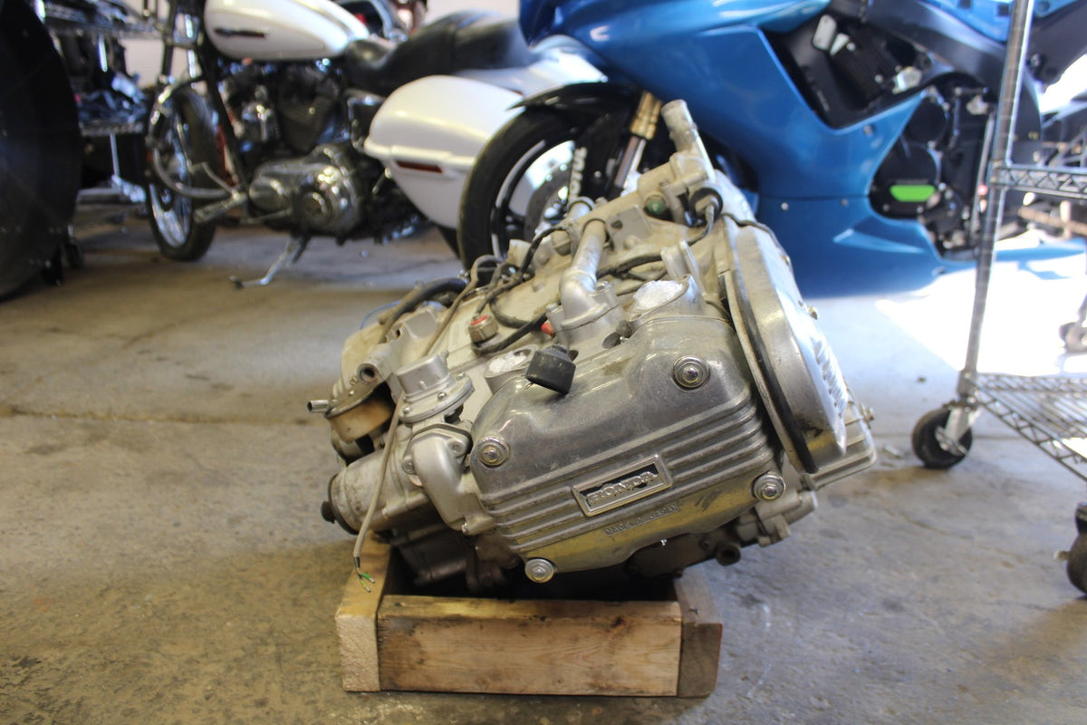 76-77 HONDA GOLDWING 1000 ENGINE MOTOR BB171