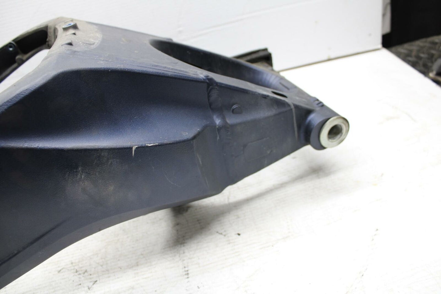 11-17 SUZUKI GSXR750  SWINGARM BACK SUSPENSION SWING ARM 61000-14J00-YUA BB306