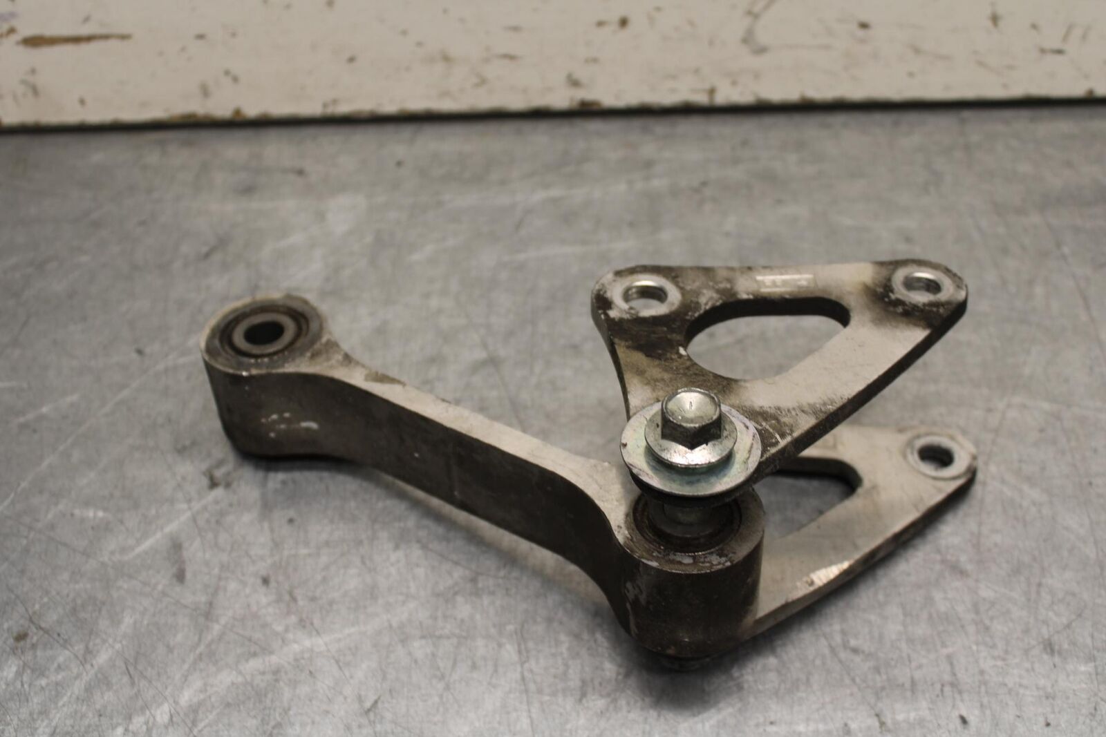 11-23 SUZUKI GSXR 750 REAR DOGBONE SHOCK LINKAGE LINK BB630