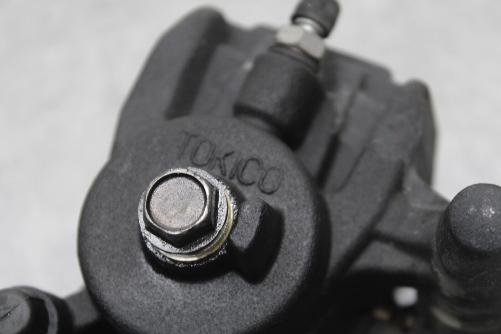 09-12 KAWASAKI NINJA ZX6R REAR BACK BRAKE CALIPER W MOUNT BRACKET  BB640