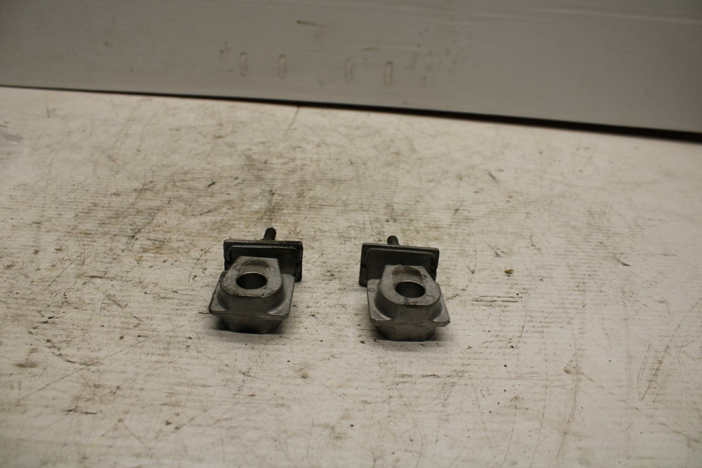 90-07 KAWASAKI ZZR 250 REAR AXLE BACK WHEEL RIM PIVOT BOLT AXEL BB298