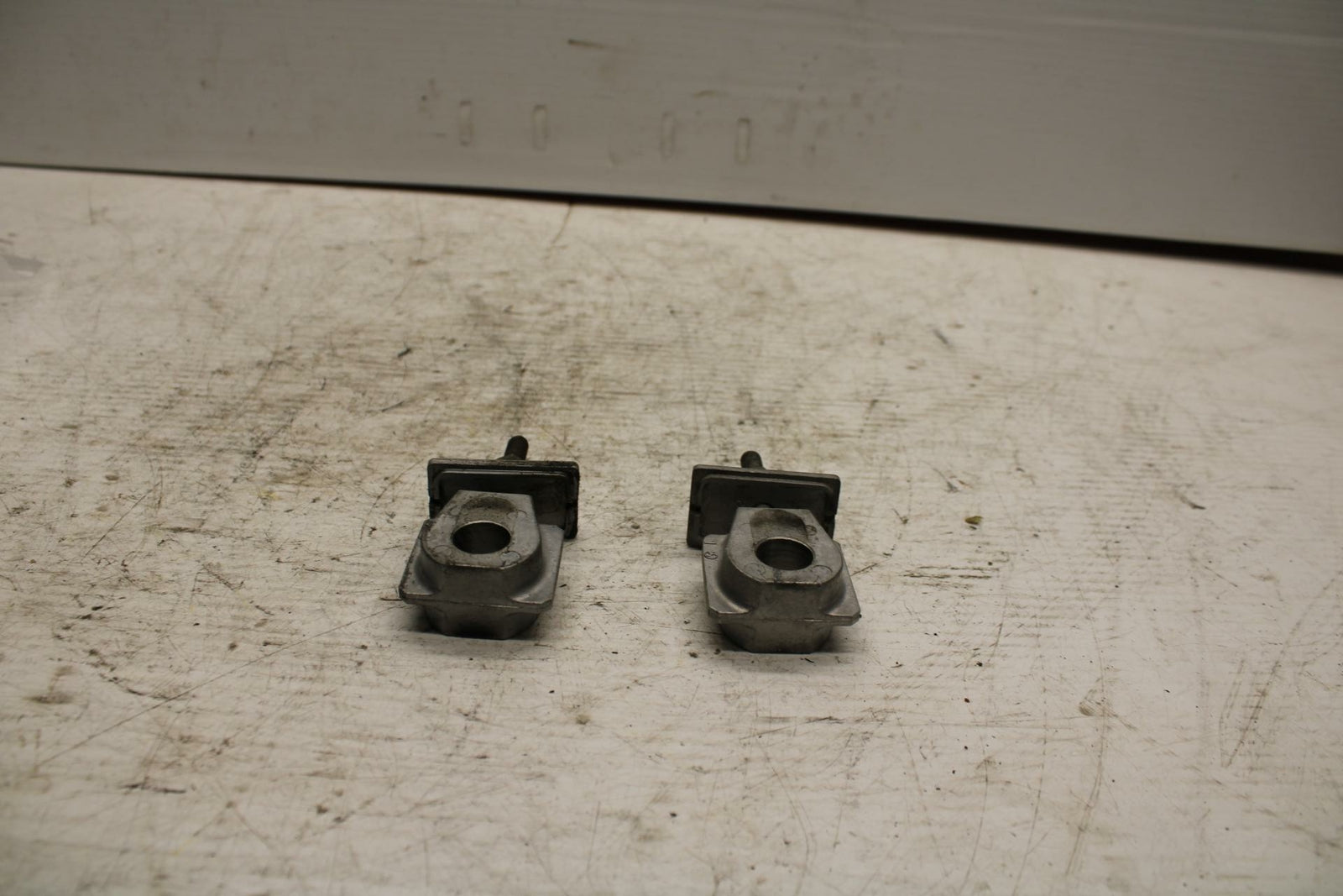 90-07 KAWASAKI ZZR 250 REAR AXLE BACK WHEEL RIM PIVOT BOLT AXEL BB298