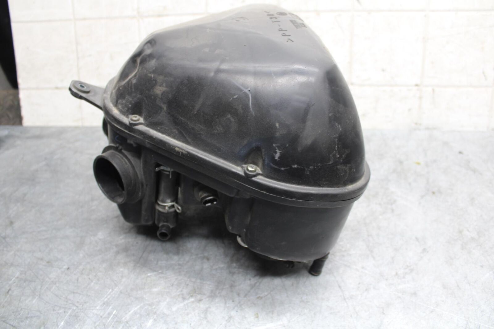 2003 Yamaha YZF R6 AIRBOX  INTAKE FILTER  5SL-14411-00-00 5SL-14421-00-00  BB539