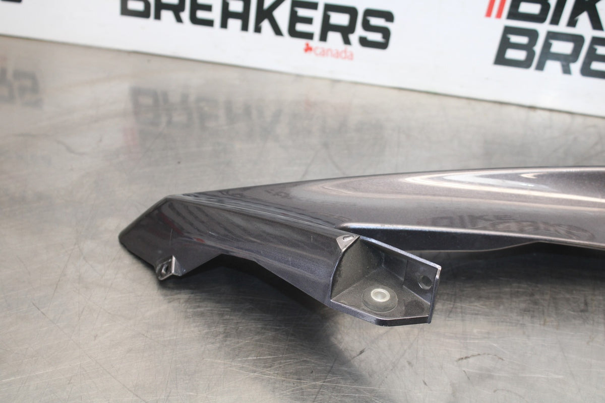 06-07 YAMAHA YZF R6 RIGHT FRONT UPPER SIDE FAIRING COWL PLASTIC BB00