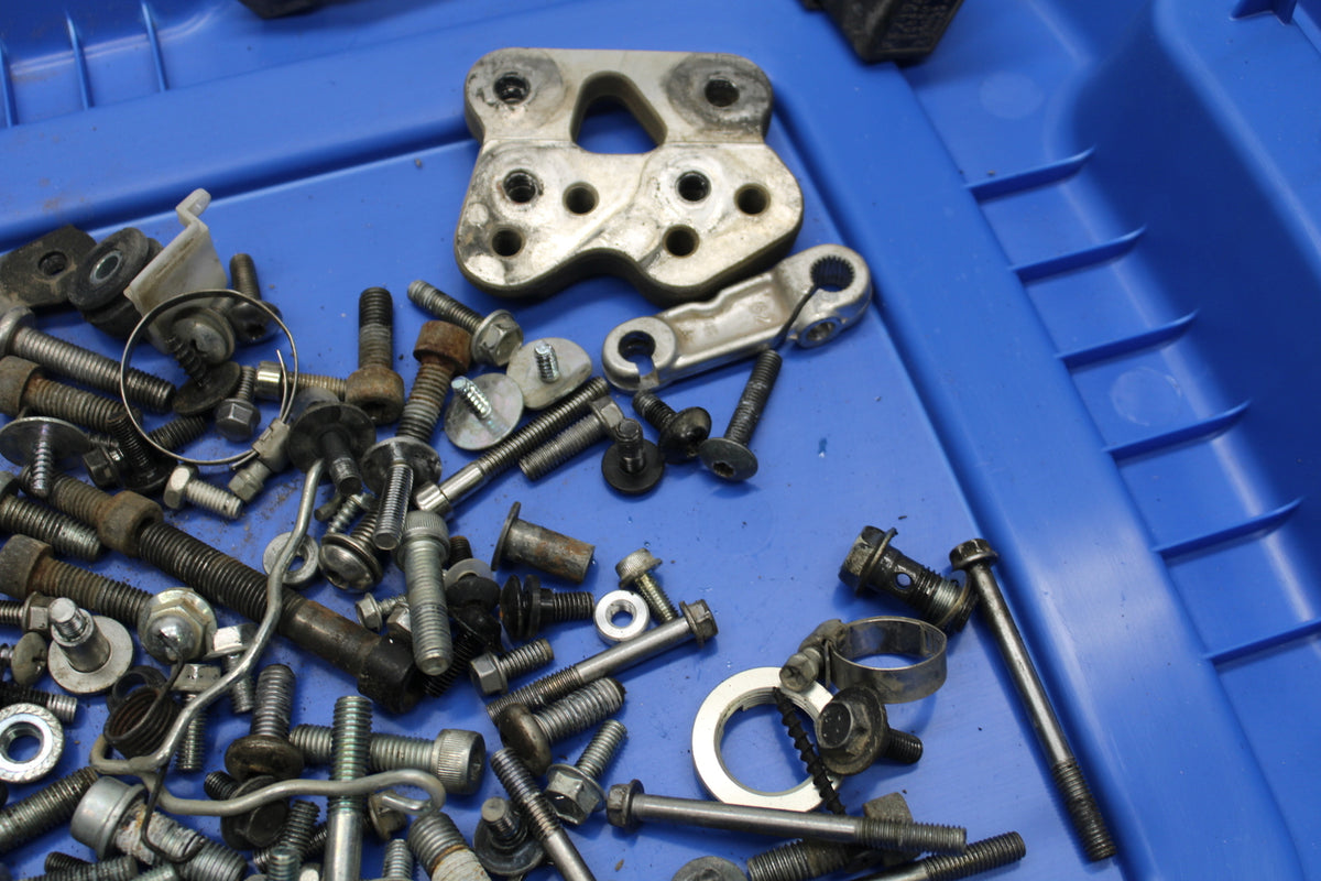 08-10 SUZUKI GSXR 600 MOUNTING BOLTS HARDWARE MOTOR SCREWS  BB721