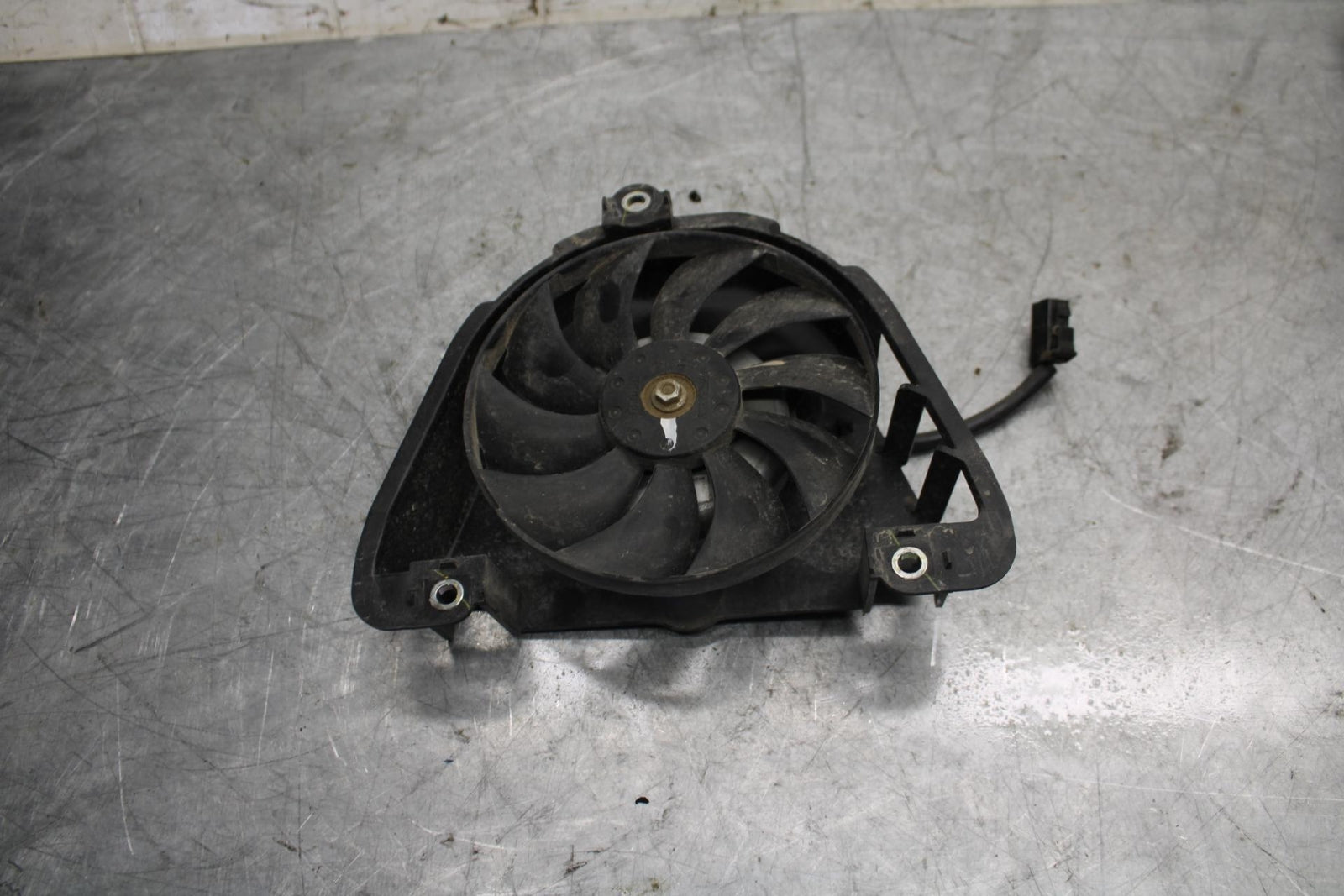 2015 Yamaha YZF R3 ENGINE RADIATOR COOLING FAN 2MS-E2405-00-00 BB526