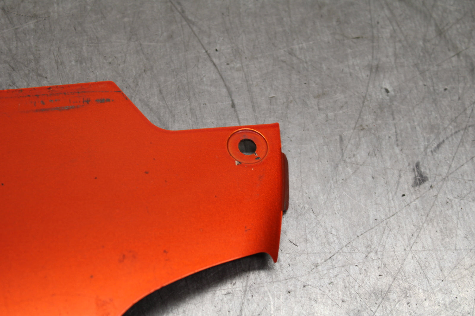 08-10 SUZUKI GSXR600 CENTER REAR BACK UNDER TAIL FAIRING COVER TRIM COWL BB92