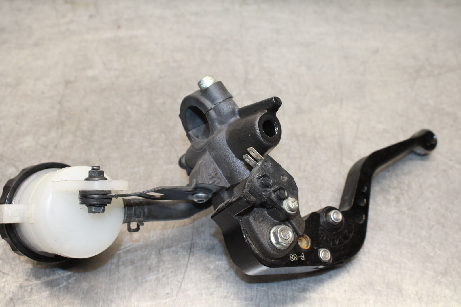 13-17 KAWASAKI NINJA ZX6R ZX636E FRONT BRAKE MASTER CYLINDER w/ LEVER BB735