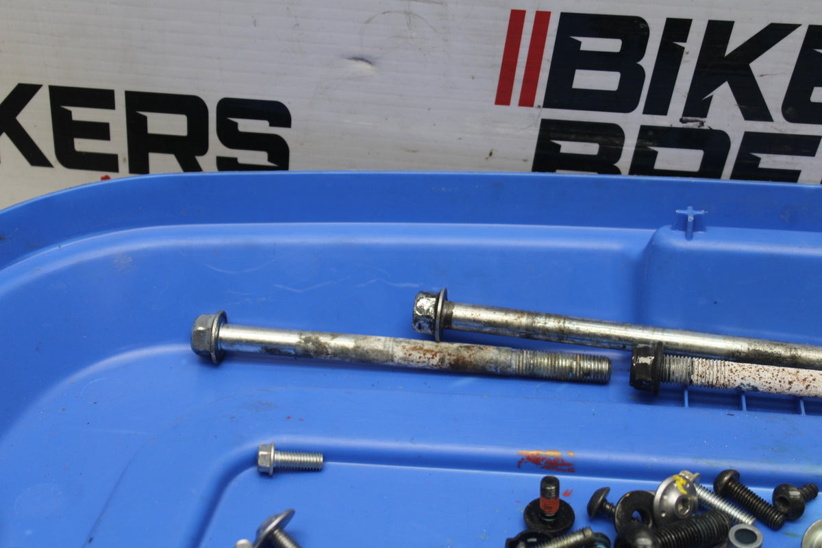 16 YAMAHA XSR900 ENGINE MOUNTING BOLTS HARDWARE MOTOR SCREWS BB786