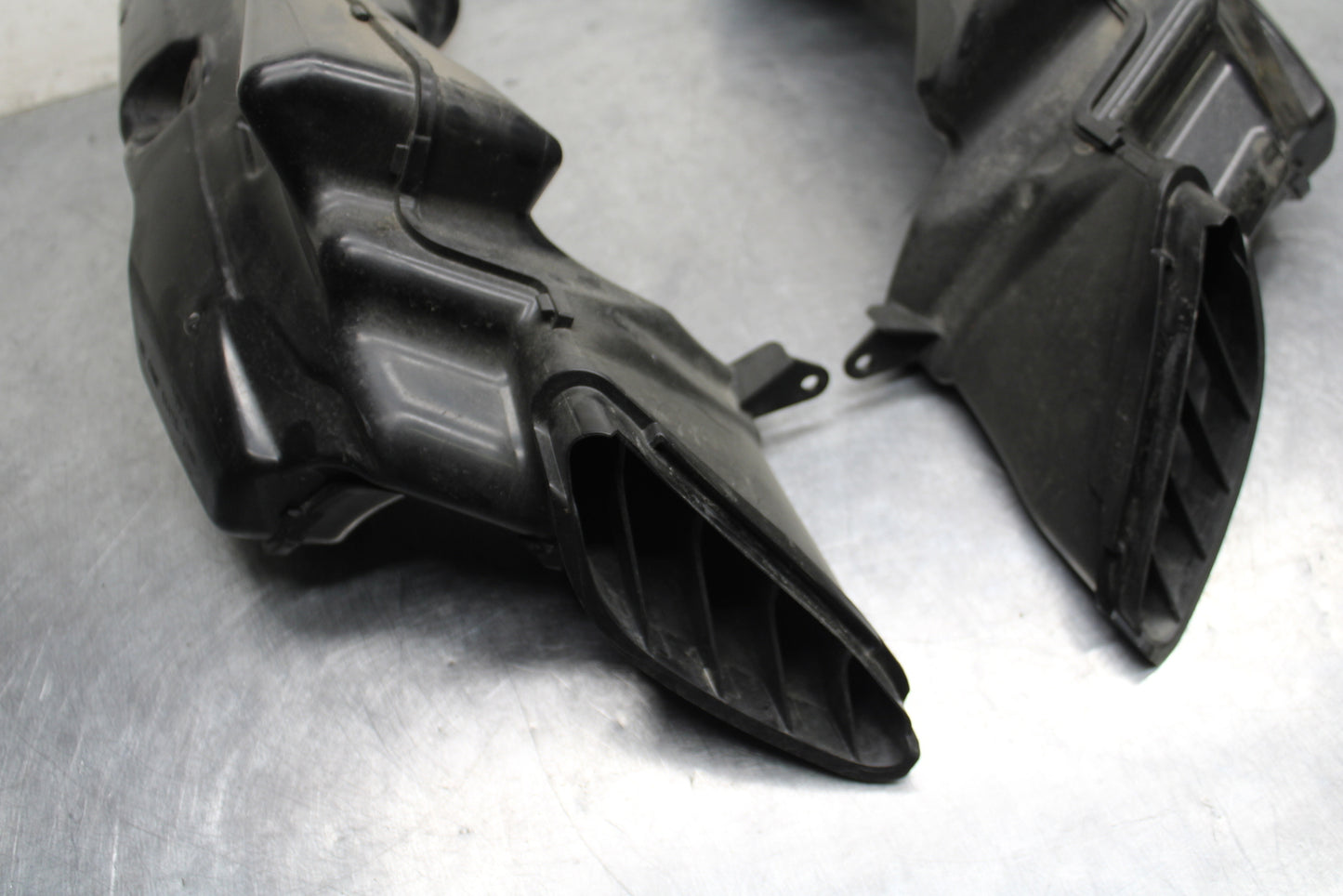 09 SUZUKI GSXR600 RIGHT LEFT AIR INTAKE DUCTS BB759