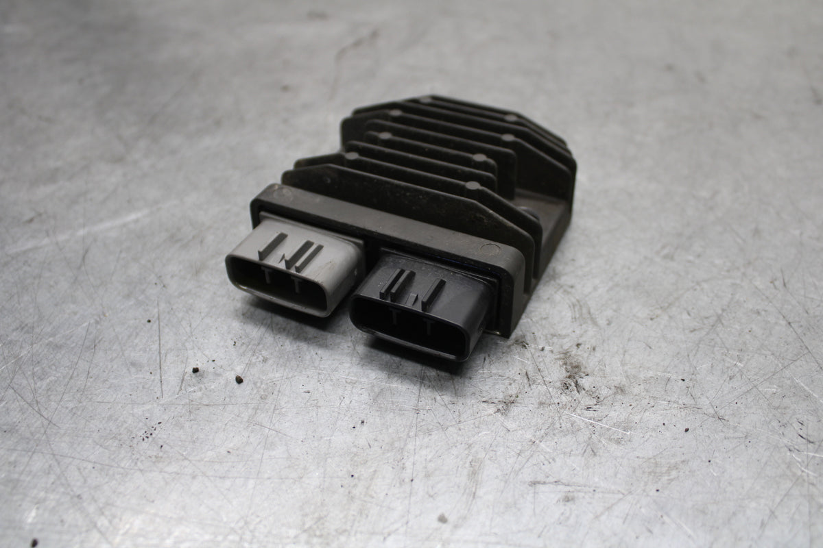 19-21 TRIUMPH SPEED TWIN 1200 RECTIFIER VOLTAGE REGULATOR BB653