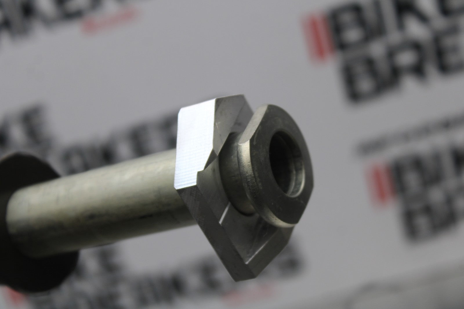 23-24 KAWASAKI NINJA ZX14R REAR AXLE BACK WHEEL RIM PIVOT BOLT AXEL BB764