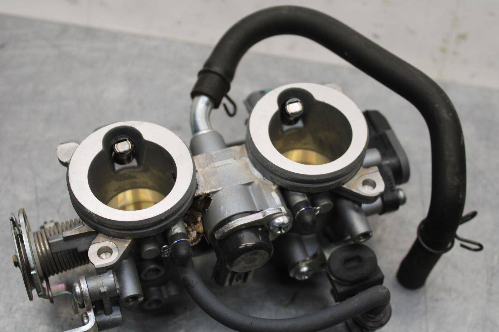 19-22 KAWASAKI Z400 MAIN FUEL INJECTORS / THROTTLE BODIES BB586