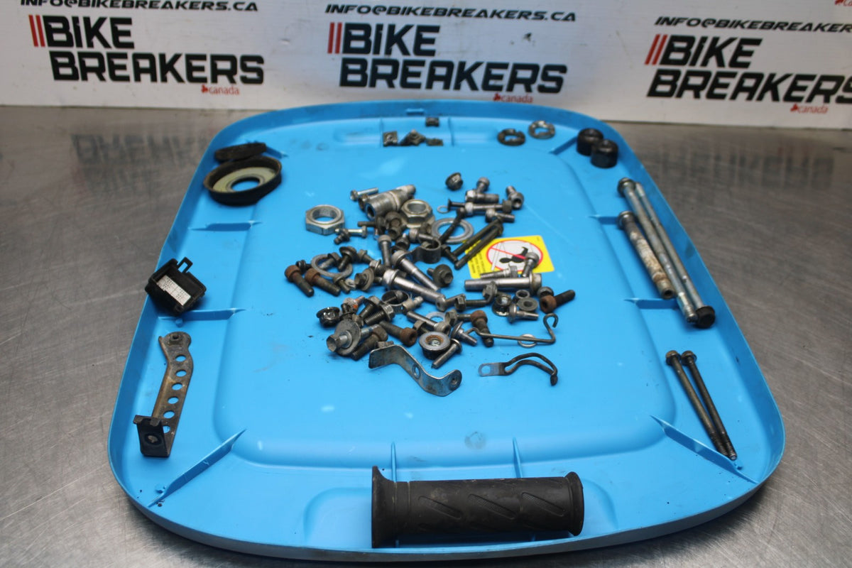 01-03 SUZUKI GSXR600 BOLTS HARDWARE MOTOR SCREWS BB841