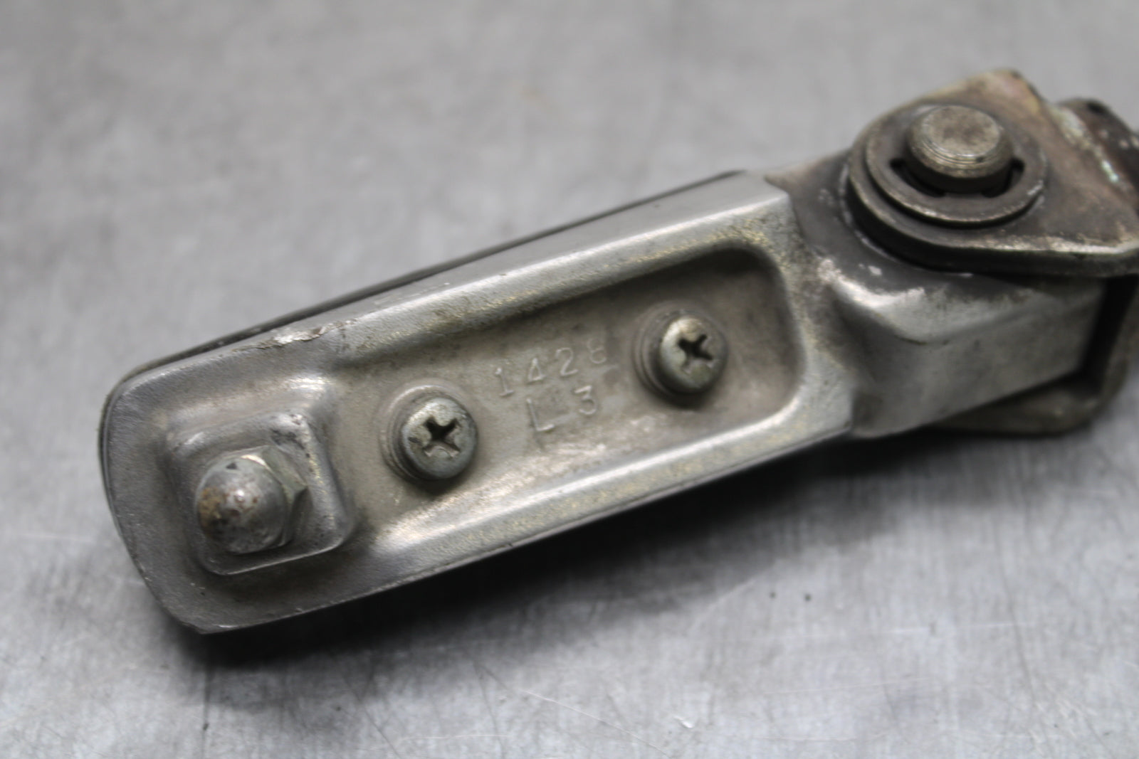 00-02 KAWASAKI NINJA ZX6R LEFT FRONT FOOT REST PEG STEP BB750