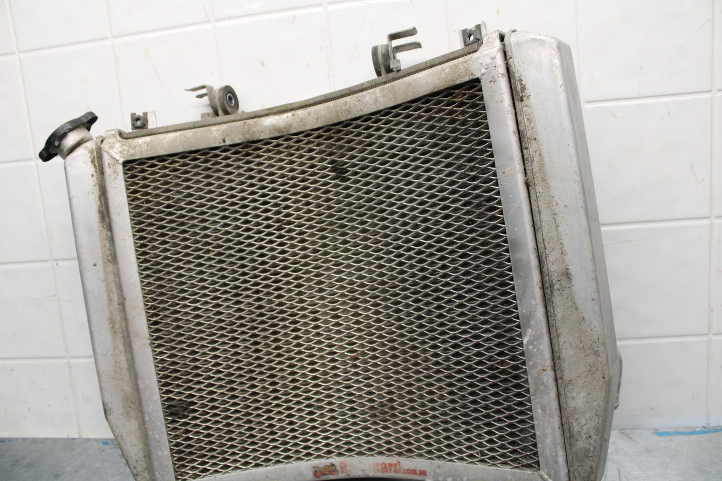 07-08 KAWASAKI CONCOURS 1400 ABS ENGINE RADIATOR MOTOR COOLER GUARD  BB449