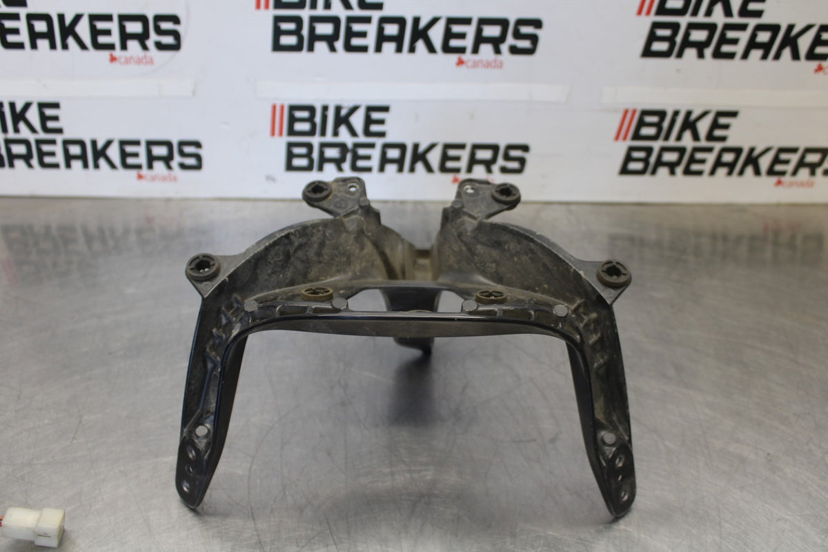 05 YAMAHA YZF R6 UPPER FAIRING MIRROR GAUGES STAY BRACKET BB894