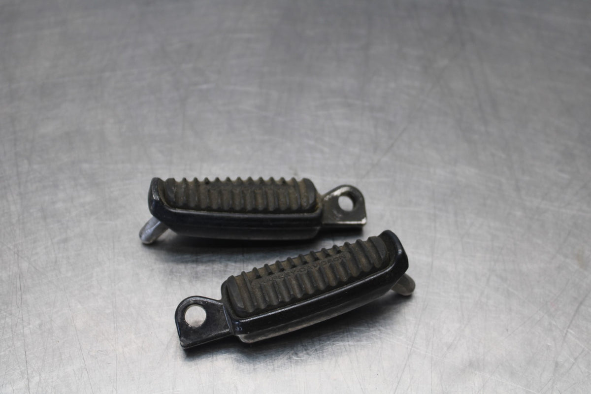 09-17 HARLEY-DAVIDSON V-ROD FRONT FOOT RESTS PEGS STEPS SET PAIR BB886