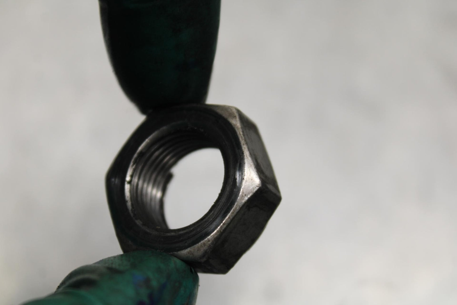 2009 Triumph Daytona 675 REAR AXLE BACK WHEEL RIM PIVOT BOLT AXEL  BB584