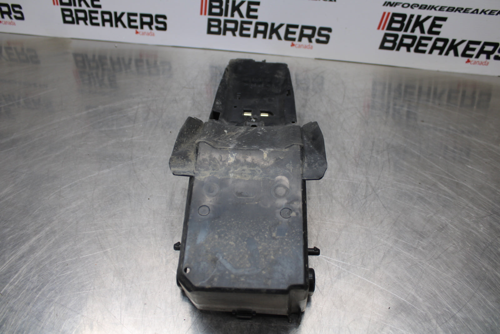 14-17 YAMAHA FZ07 REAR BACK TAIL UNDERTAIL BATTERY TRAY PLASTIC BB162